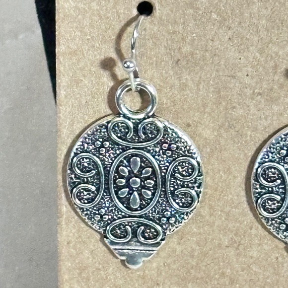 2/$20 Silver Tone Upside Down Pear Filigree Swirl & Floral Hook Earrings NWOT - Picture 5 of 11